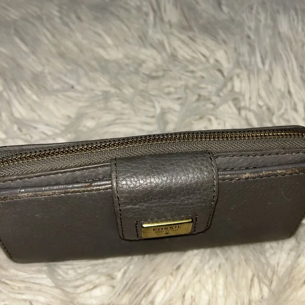 Charcoal Grey Fossil Leather Wallet with Wrist Strap Lots Of Storage